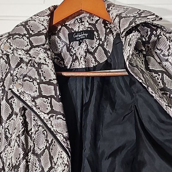 Coffee Shop Faux Leather Zippered Moto Jacket Python Size Medium - Picture 9 of 13